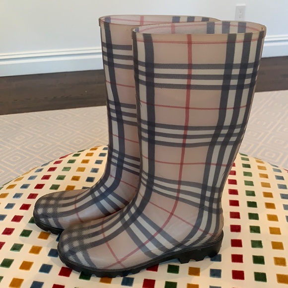 Burberry rain boots - Picture 1 of 6
